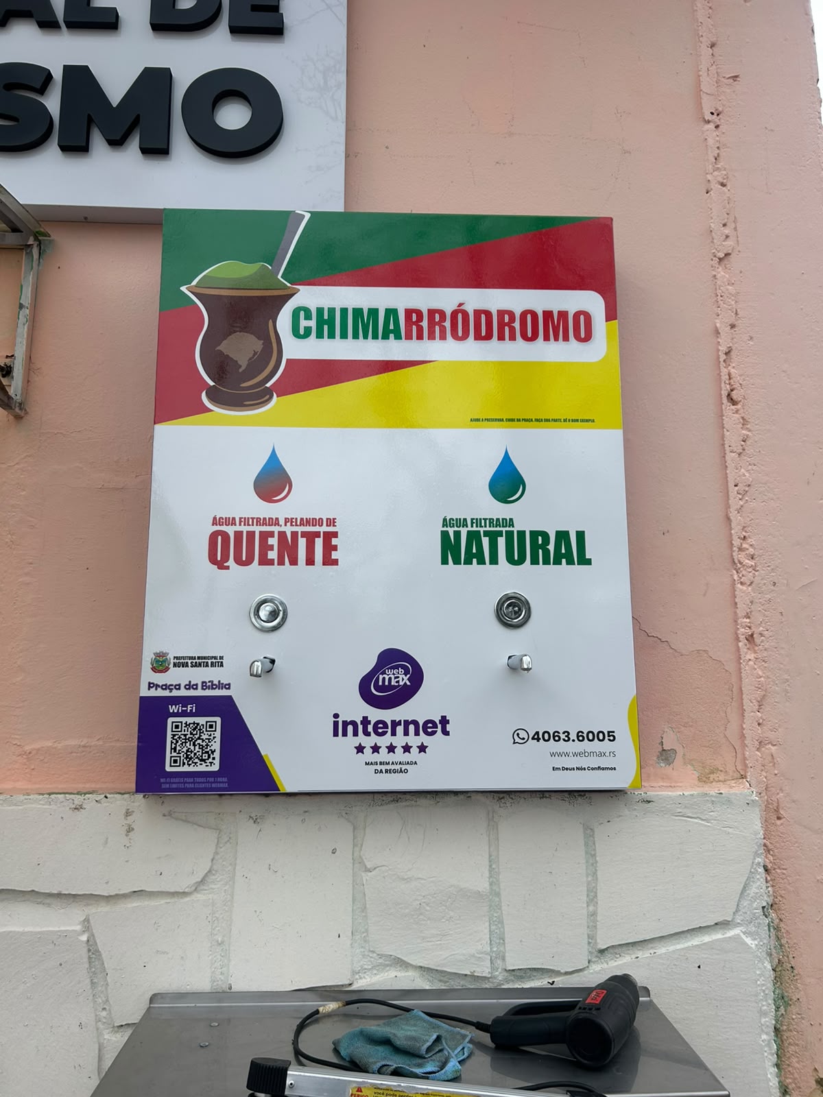 Chimarródromo da Webmax com água filtrada quente e natural na Praça da Bíblia, Nova Santa Rita